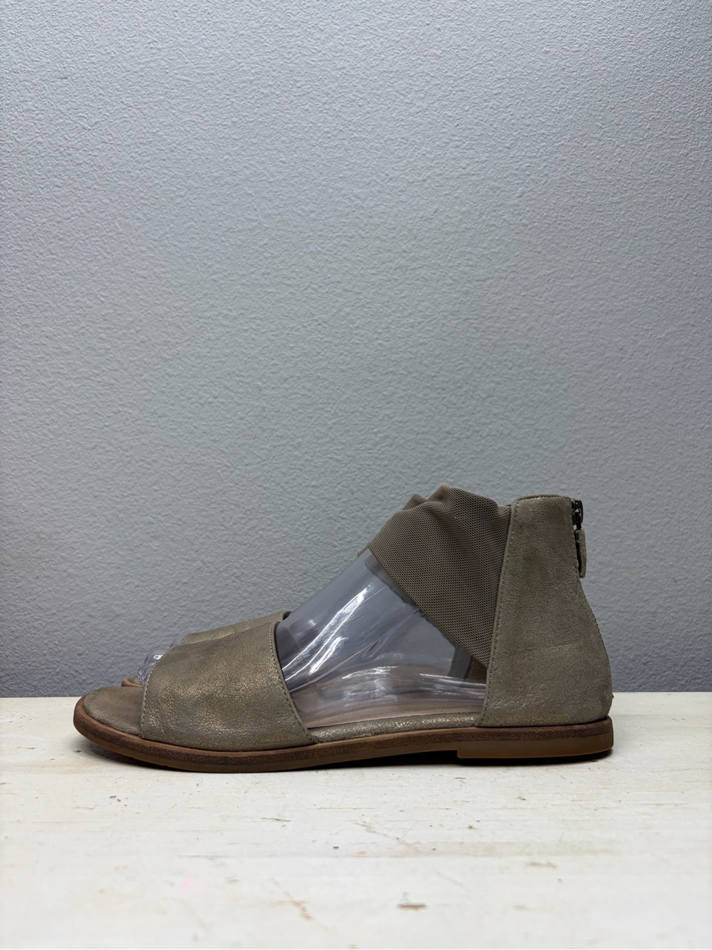 Eileen Fisher Sign Metallic Rustic Grey Flat Sandals Size 7.5